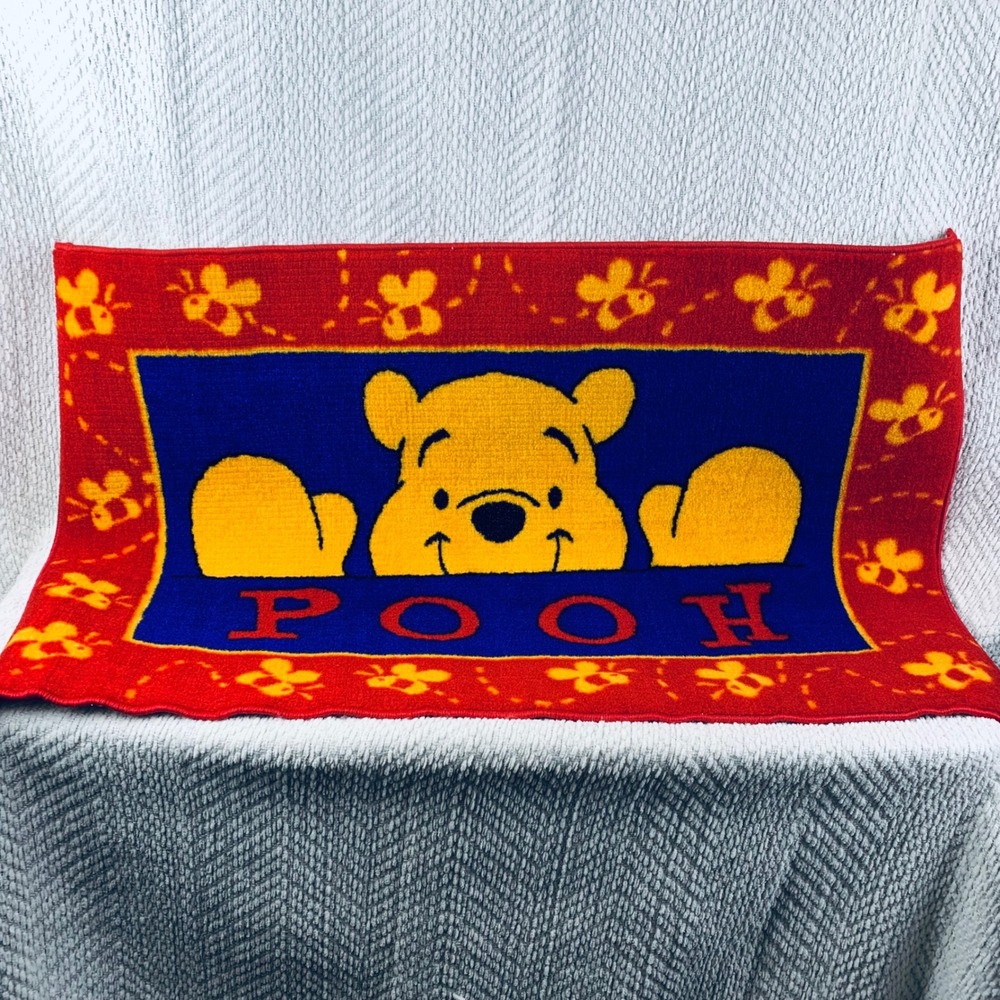 Disney Area Rug Unisex 22x35 Red Winnie the Pooh Peek DIS-003-20 Nylon Bee Egypt